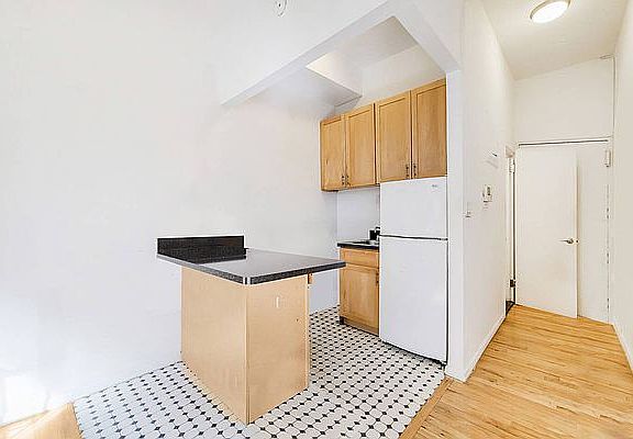 3rd image of 316 E 90th St #1A
