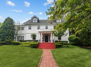 336 Leicester Rd, Kenilworth, IL 60043