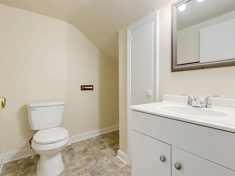 315 N Maple St — Photo 10