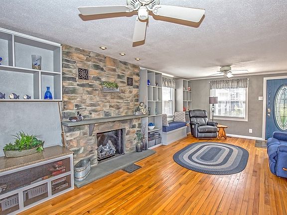 3rd image of 145 Cottage Rd