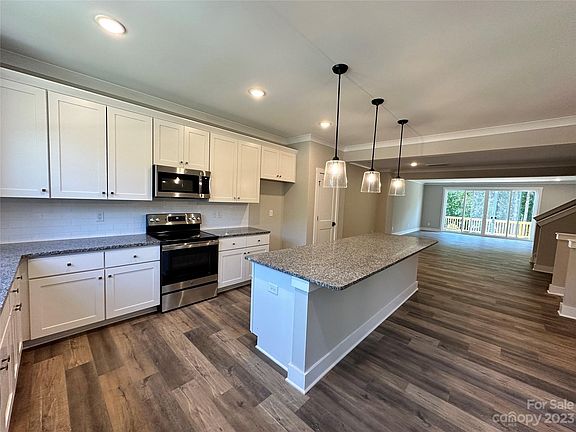 2nd image of 114 Glencoe Ln #101