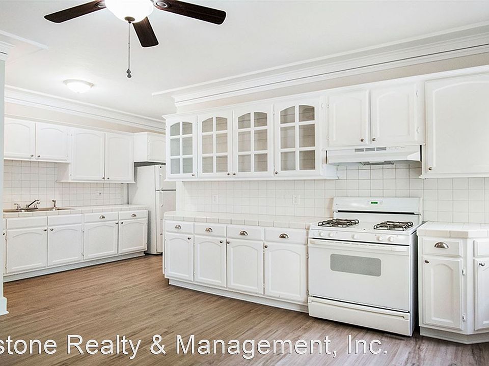 1st image of 2824 S La Salle Ave #10057700