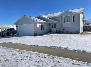 1209 Knoll St, Williston, ND 58801