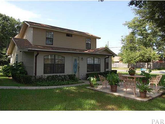 3rd image of 828 Maple Woods Cir