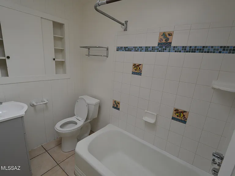 2119 N Catalina Ave — Photo 9