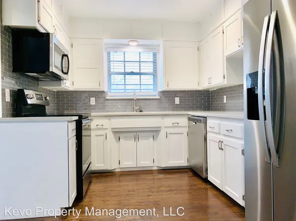 2009 Manchester Dr, Village, OK 73120