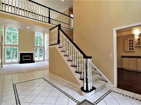 3rd image of 2430 Red Oak Ct