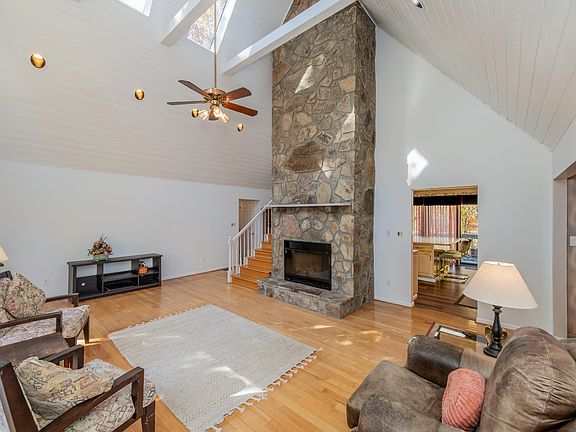 5th image of 128 W Hills Ct