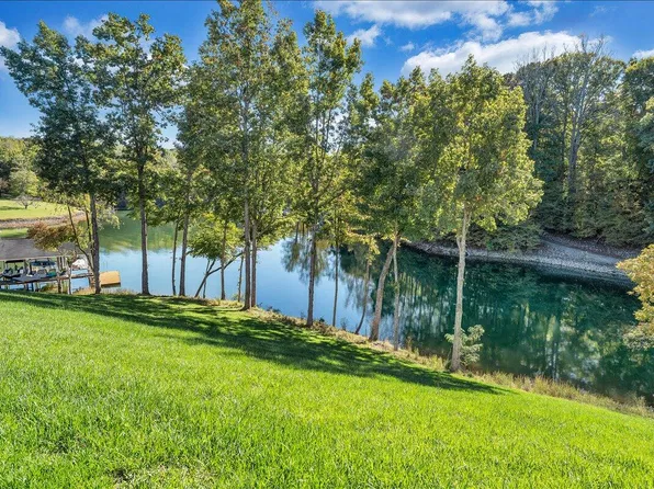 300 S Pointe Shore Dr, Moneta, VA 24121