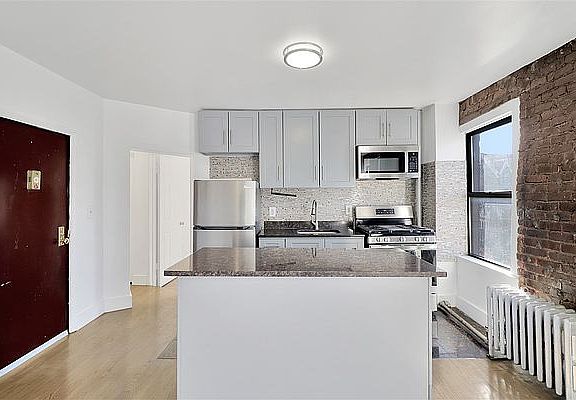 4th image of 209 E 116th St #2D