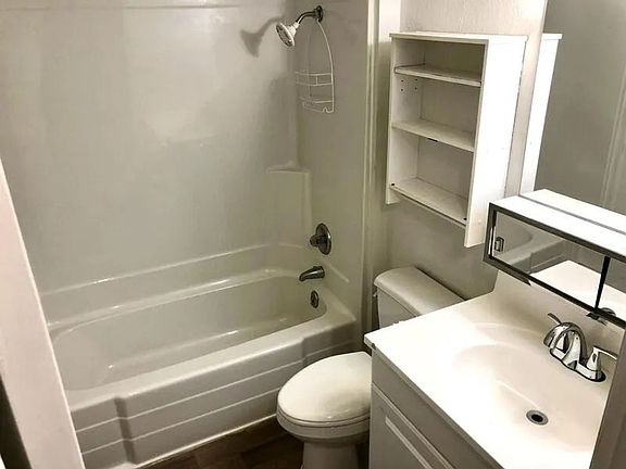 4th image of 1828 Waukesha Ave Unit 2