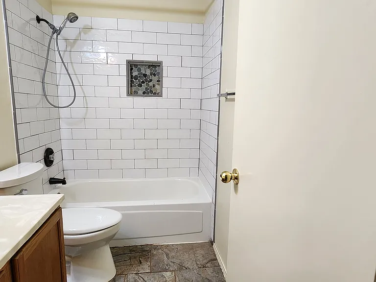 2204 Turf Club Dr — Photo 8