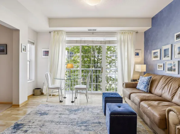 2405 39th Ave NE Unit 203, Saint Anthony, MN 55421