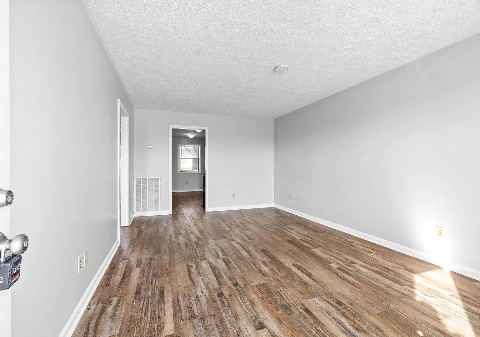 Stephanie Drive-122 — Photo 2
