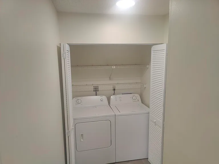 302 Lakeview Dr E #302 — Photo 30
