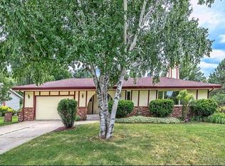 N22W22201 Meadowood Ct, Waukesha, WI 53186