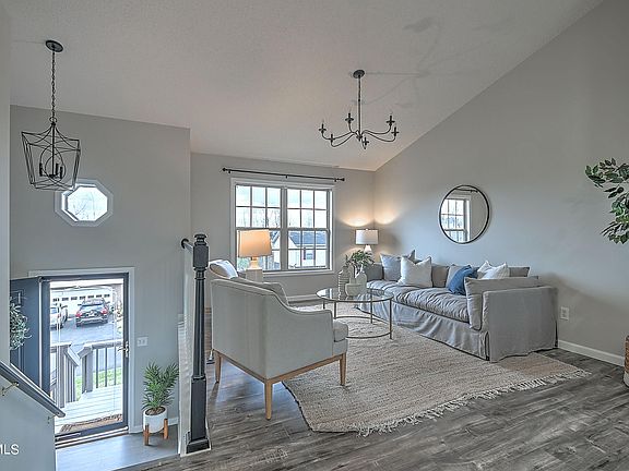 3rd image of 9 Mountain Creek Ct