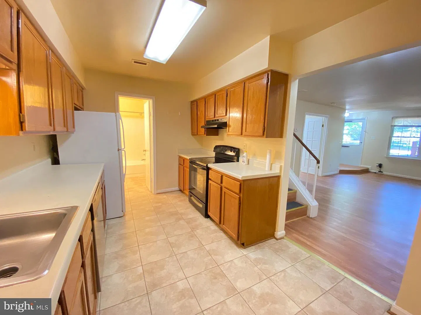 3 bed, 2.5 bath, 1448 sqft, $2,300 — Photo 3