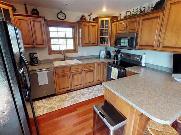 5th image of 505 Rosewood Dr