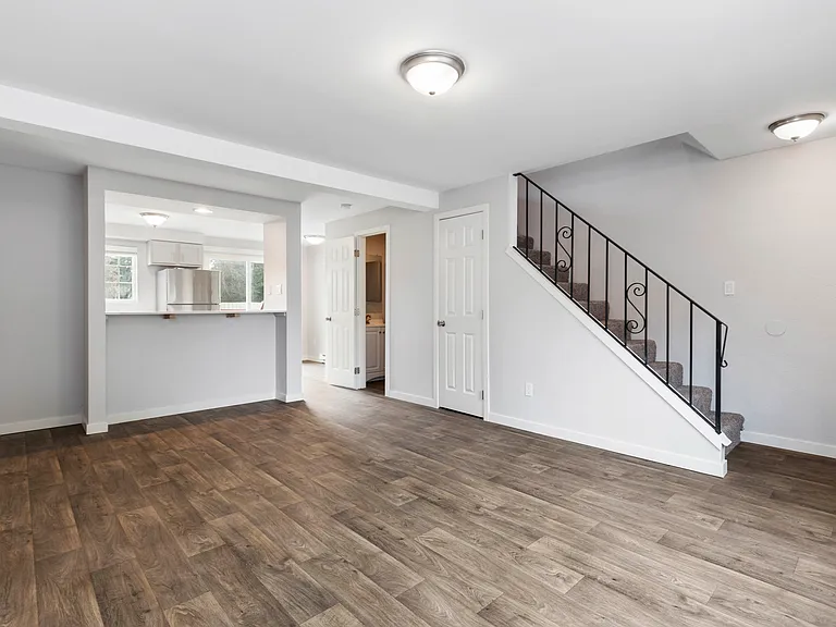 Cedars Apartments & Daffodil Court Townhomes — Photo 18