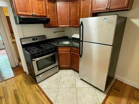 2nd image of 339 18th St #3R