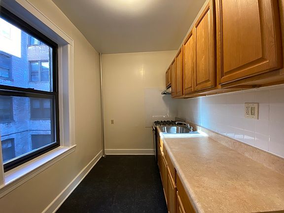 2nd image of 45-18 42nd St #2