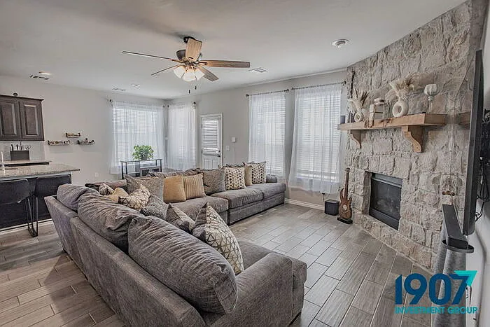 2501 Caden Ct — Photo 5