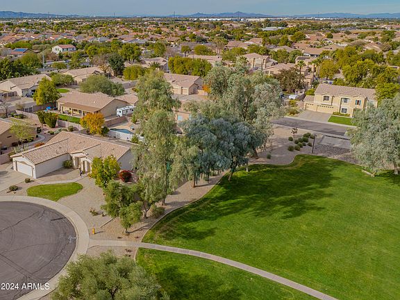 4th image of 1064 E Crescent Court