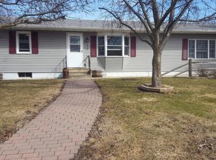 319 Wabasha Ave, Saint Charles, MN 55972