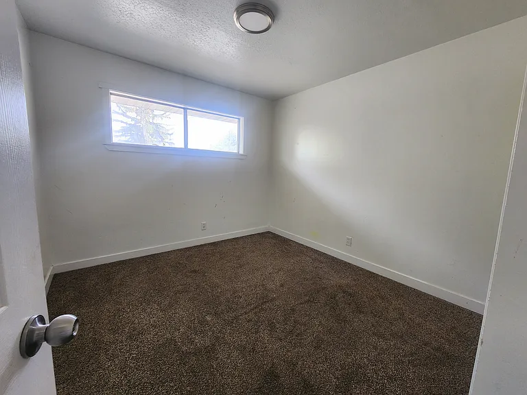 205 E 5th St #4 — Photo 5