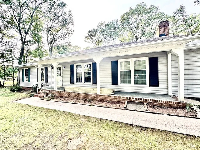 570 Seay Rd — Photo 1