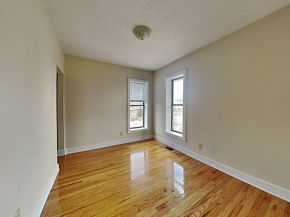 2nd image of 1393 Indianola Ave