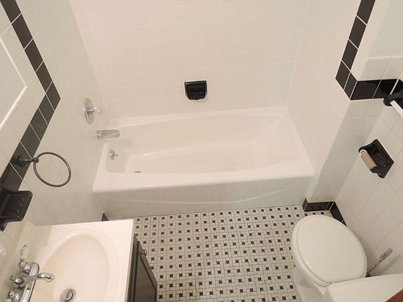 5th image of 30-52 42nd St #I