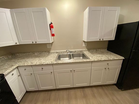 3rd image of 2901 Lawnridge Ct APT J