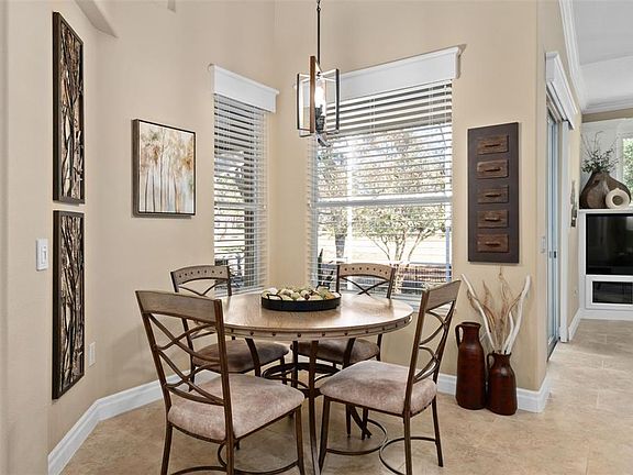 5th image of 929 Ridgeside Ct