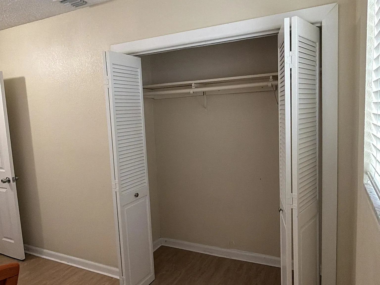 3 bed, 1.0 bath, 1700 sqft, $1,092 — Photo 2