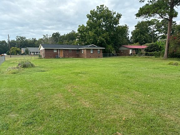 4th image of 236 Leslie Hwy