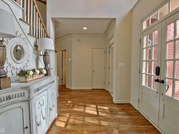 3rd image of 195 Oak Shadow Way