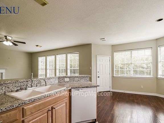 4th image of 1601 Oak Trace Ct