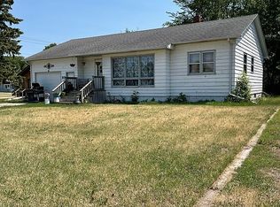 812 1st St N, Ellendale, ND 58436
