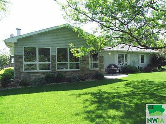 3rd image of 11 Saint Andrews Dr