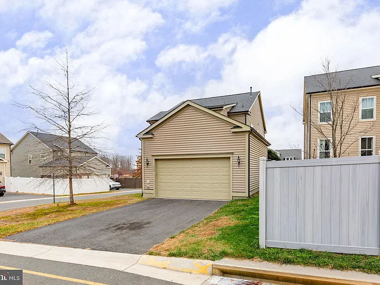 930 Forsythia Ln — Photo 52