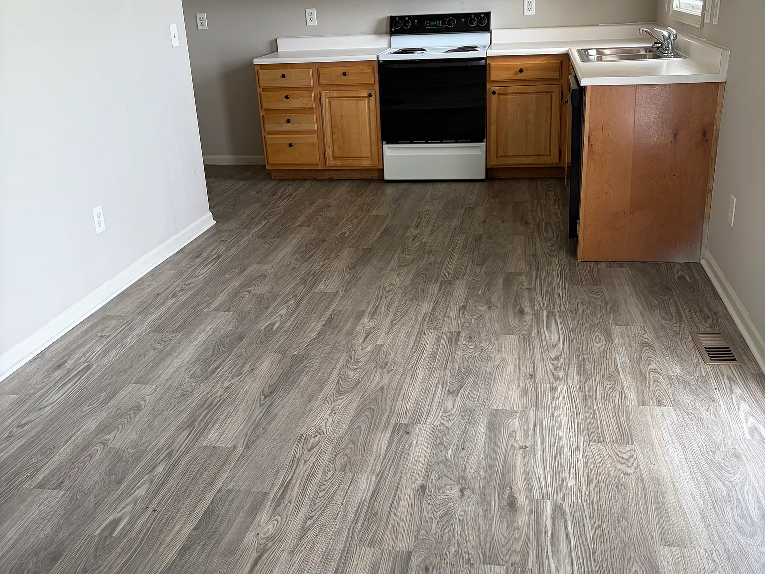 3 bed, 2.5 bath, 1400 sqft, $1,800 — Photo 3