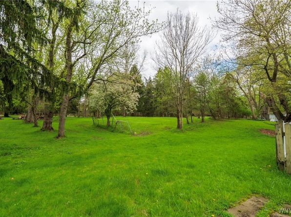 345 Allendale Rd, West Seneca, NY 14224