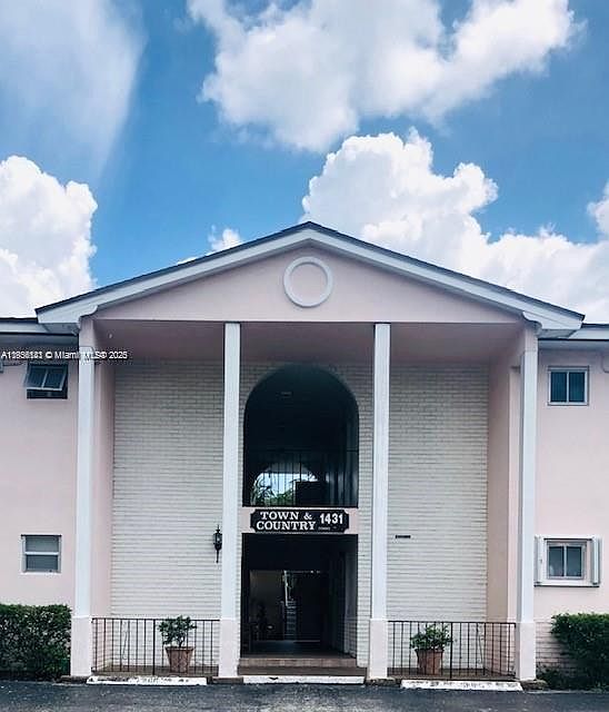 1431 S 14th Ave APT 206