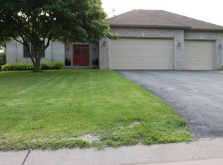 6439 N Trappers Xing, Lino Lakes, MN 55038