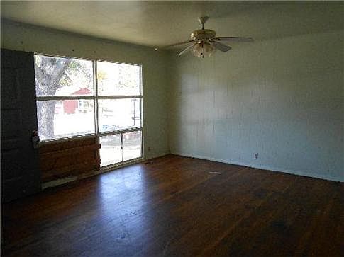 3rd image of 33 Ash St