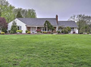 31 Smallwood Ln, Manalapan, NJ 07726