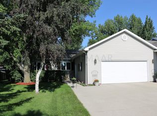 65 Prairiewood Xing S, Fargo, ND 58103
