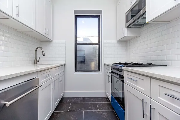 Rented by EXR | media 9